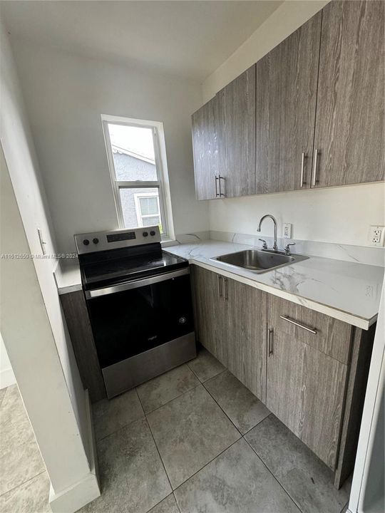 For Rent: $2,300 (2 beds, 1 baths, 1307 Square Feet)