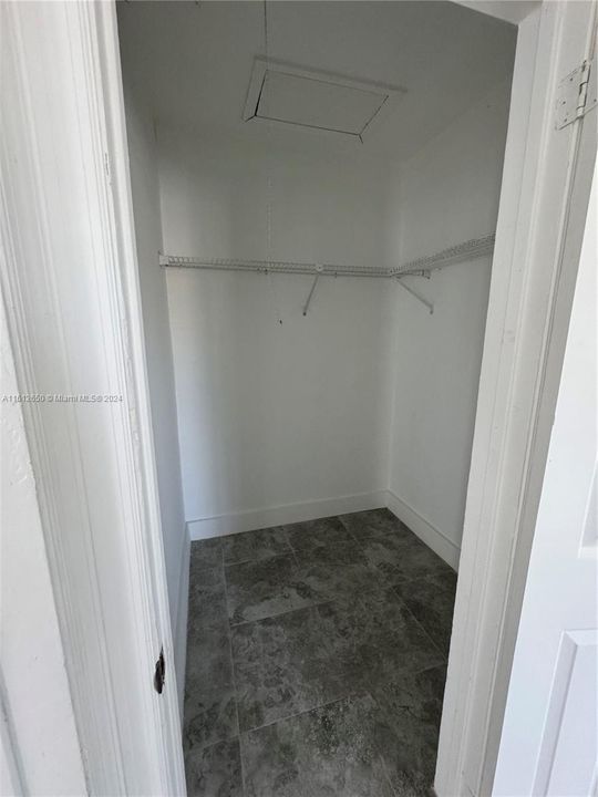 For Rent: $2,300 (2 beds, 1 baths, 1307 Square Feet)