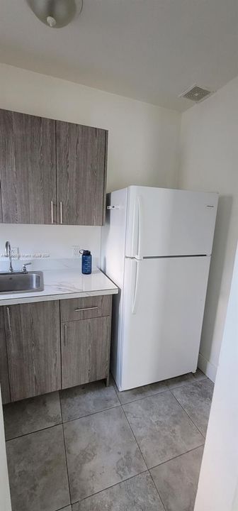 For Rent: $2,300 (2 beds, 1 baths, 1307 Square Feet)