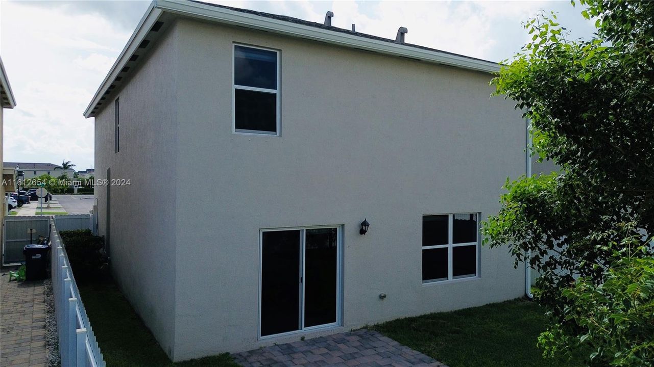 For Rent: $3,400 (4 beds, 2 baths, 2046 Square Feet)