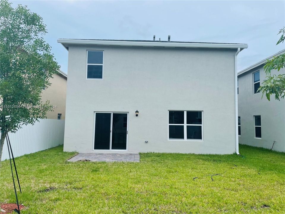 For Rent: $3,400 (4 beds, 2 baths, 2046 Square Feet)