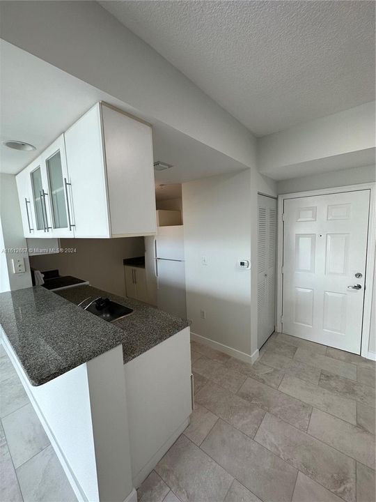 For Rent: $2,575 (1 beds, 1 baths, 749 Square Feet)