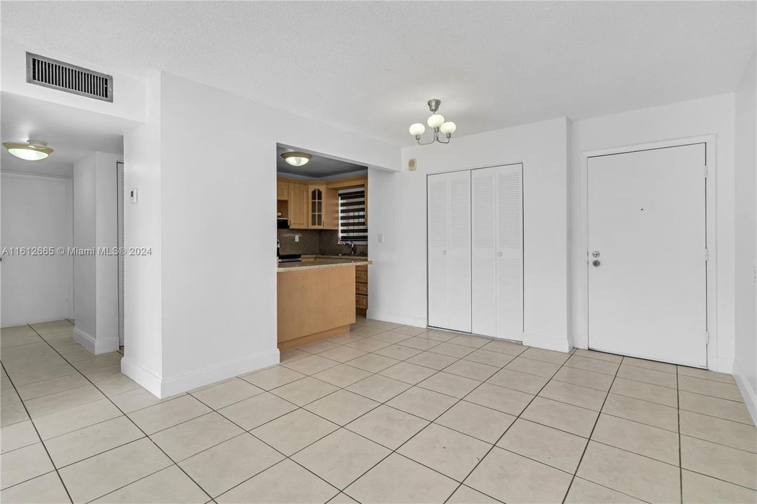 For Sale: $285,000 (2 beds, 2 baths, 1110 Square Feet)