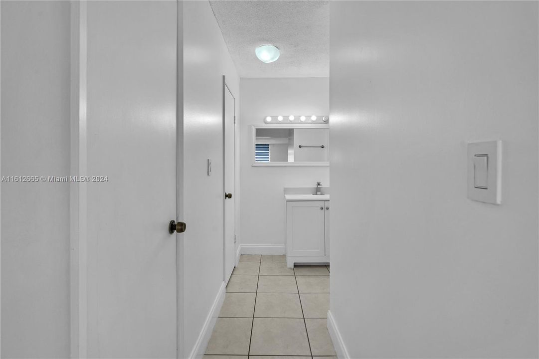 For Sale: $299,000 (2 beds, 2 baths, 1110 Square Feet)