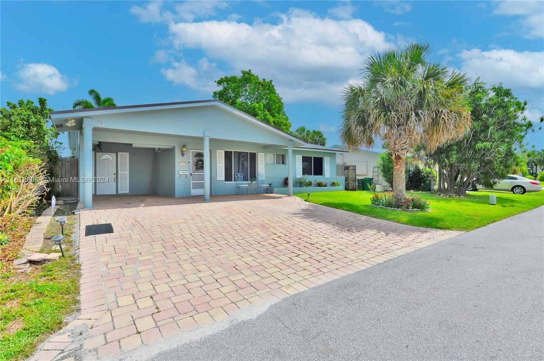 For Sale: $450,000 (3 beds, 2 baths, 1311 Square Feet)