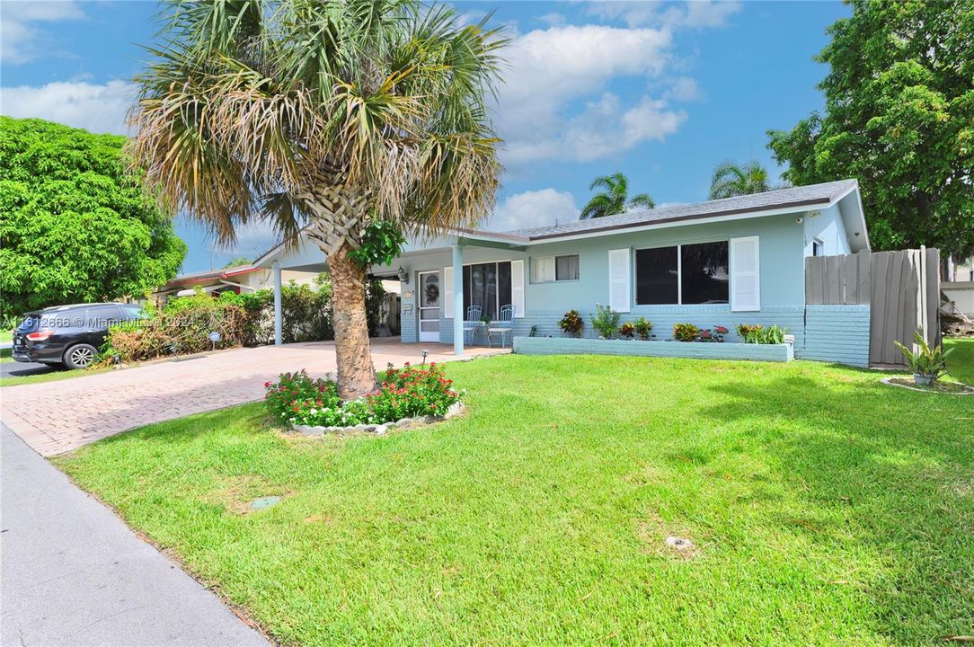 For Sale: $450,000 (3 beds, 2 baths, 1311 Square Feet)