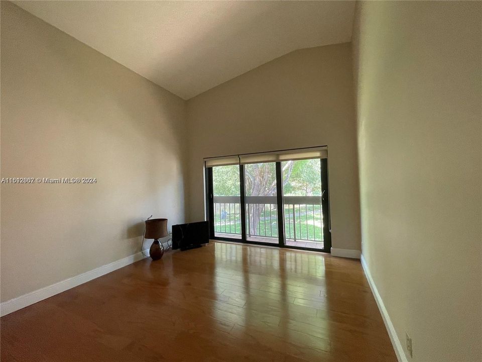 For Rent: $3,700 (3 beds, 2 baths, 1597 Square Feet)