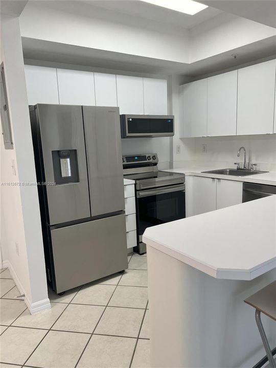 For Rent: $3,100 (2 beds, 2 baths, 828 Square Feet)