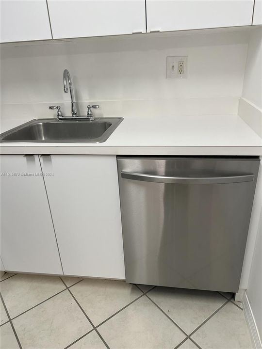 For Rent: $3,100 (2 beds, 2 baths, 828 Square Feet)