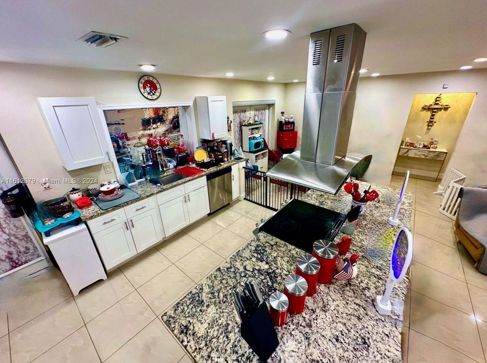 For Sale: $550,000 (2 beds, 2 baths, 1579 Square Feet)