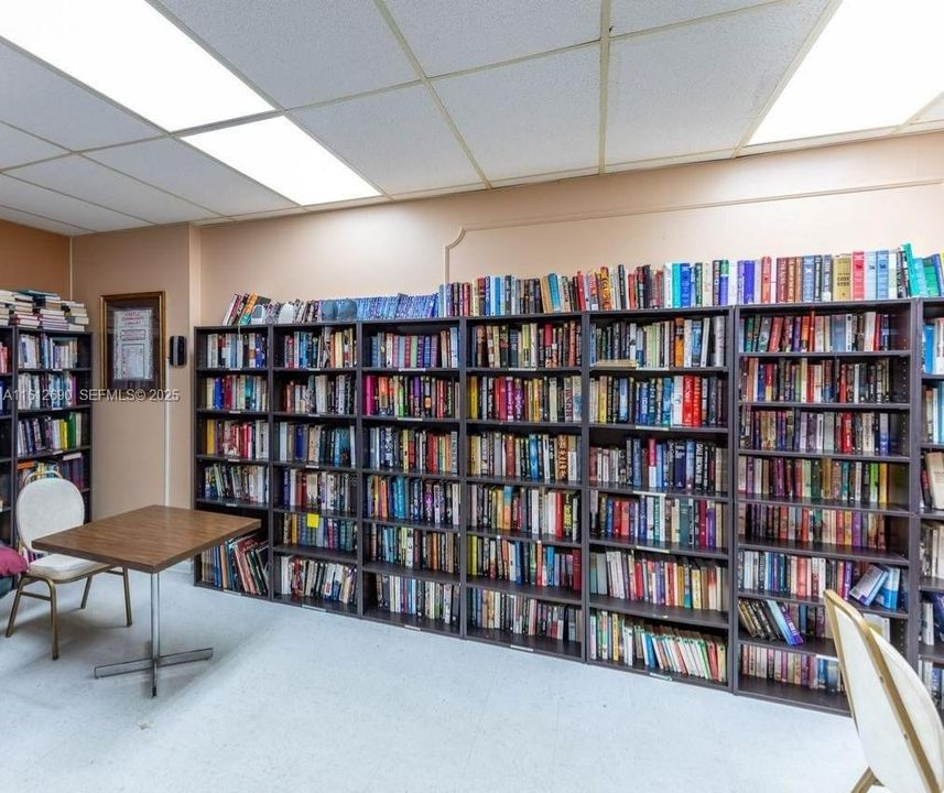 For Sale: $60,000 (1 beds, 1 baths, 928 Square Feet)