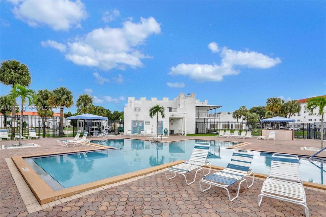 For Sale: $60,000 (1 beds, 1 baths, 928 Square Feet)