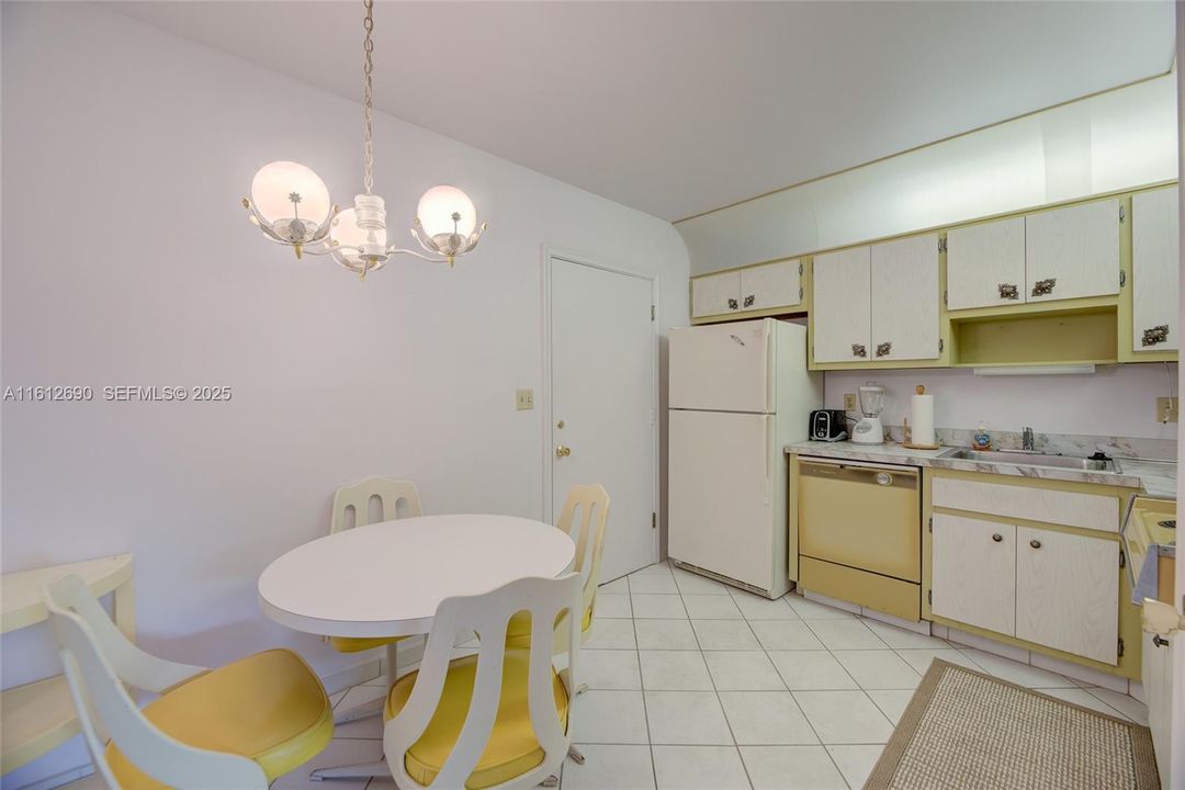 For Sale: $60,000 (1 beds, 1 baths, 928 Square Feet)