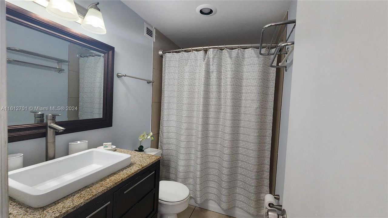 For Rent: $2,250 (1 beds, 1 baths, 695 Square Feet)