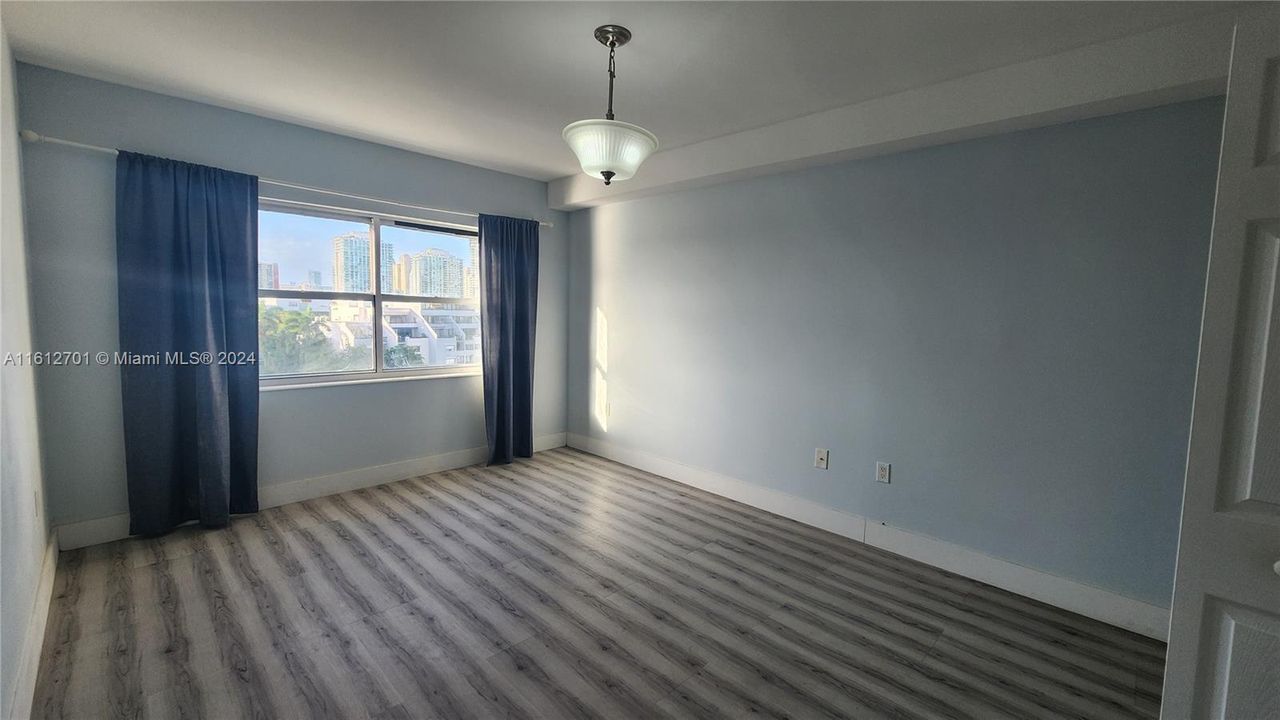 For Rent: $2,250 (1 beds, 1 baths, 695 Square Feet)