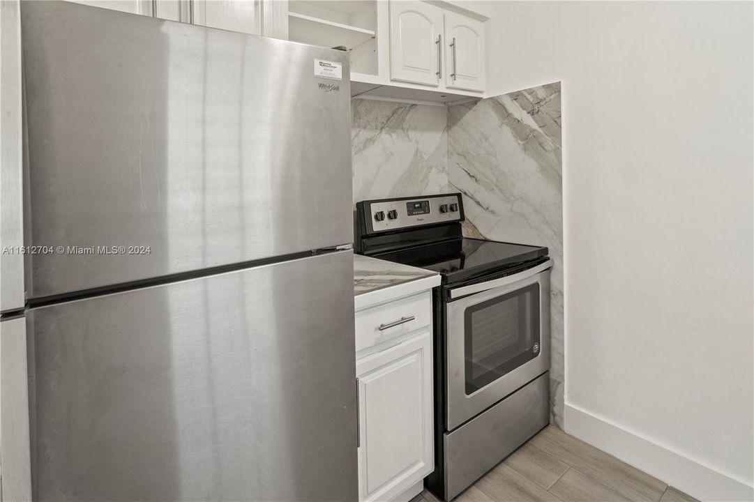For Rent: $1,800 (1 beds, 1 baths, 2697 Square Feet)