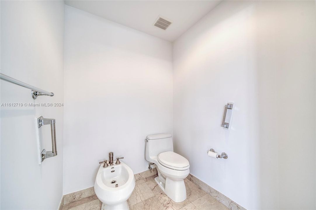 For Sale: $798,900 (2 beds, 2 baths, 1489 Square Feet)