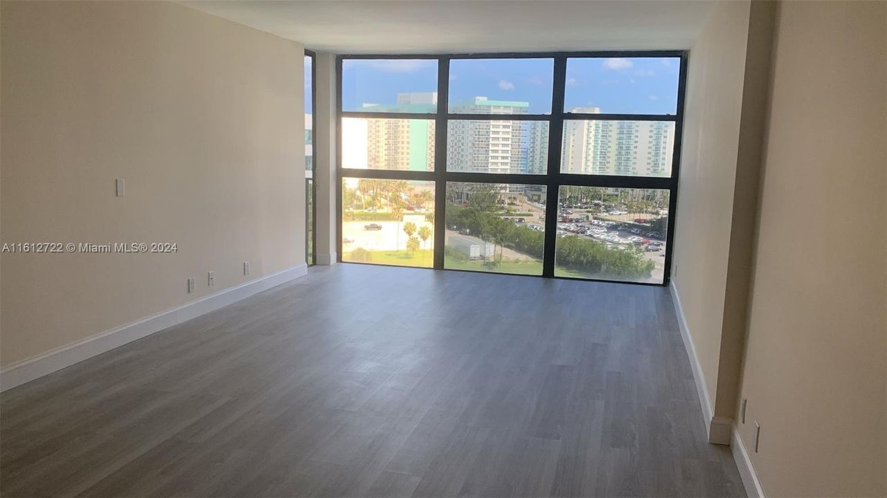 Recently Rented: $2,000 (1 beds, 1 baths, 915 Square Feet)