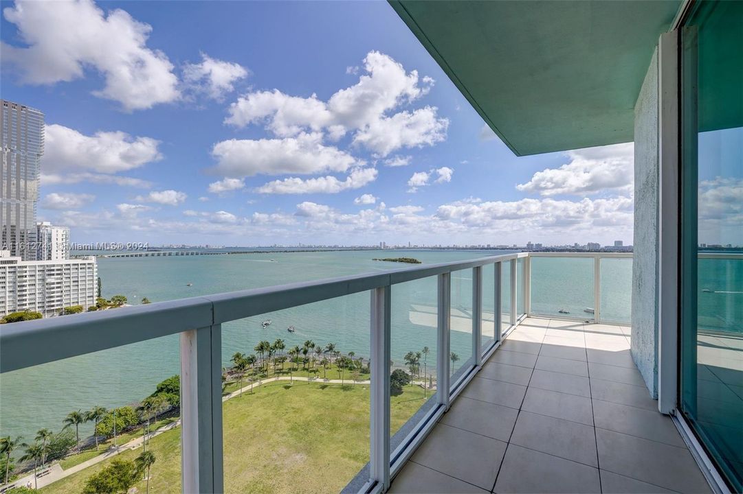 For Sale: $845,000 (2 beds, 2 baths, 1400 Square Feet)