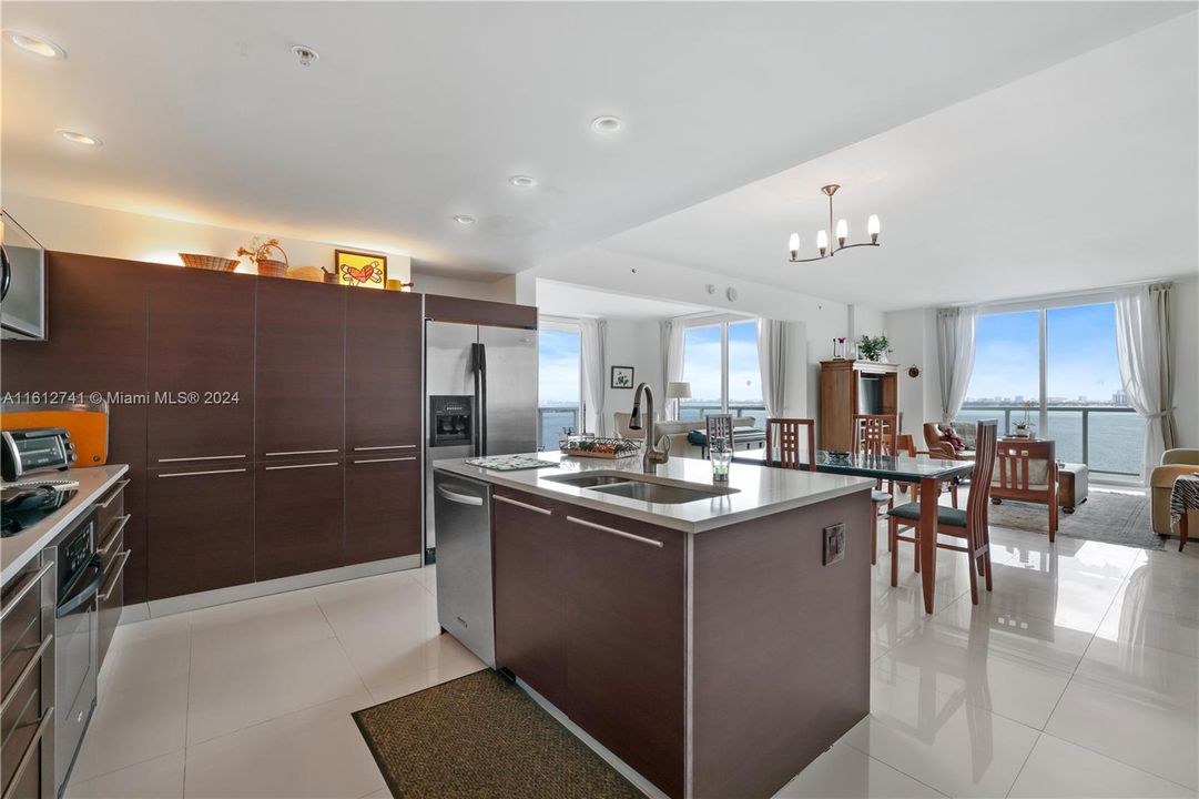 For Sale: $845,000 (2 beds, 2 baths, 1400 Square Feet)