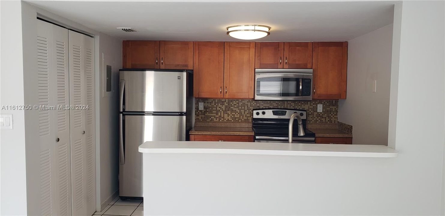 For Rent: $2,995 (2 beds, 2 baths, 1000 Square Feet)