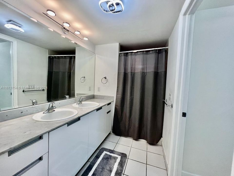 En Venta: $390,000 (2 camas, 2 baños, 1274 Pies cuadrados)