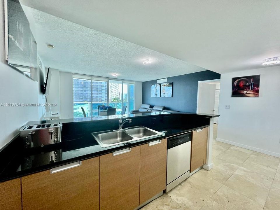 For Sale: $390,000 (2 beds, 2 baths, 1274 Square Feet)