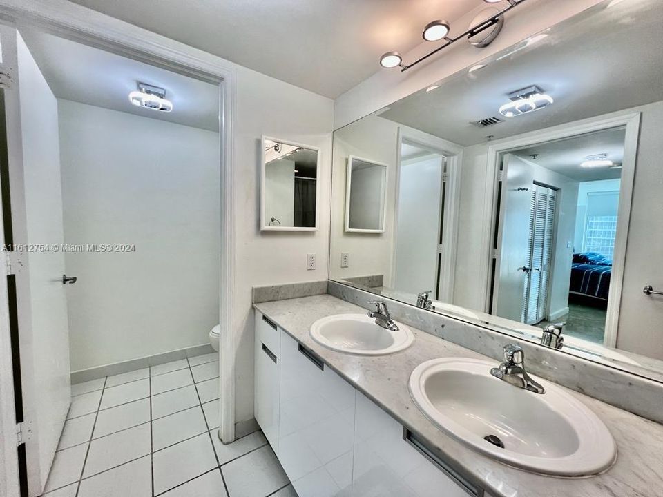 For Sale: $390,000 (2 beds, 2 baths, 1274 Square Feet)