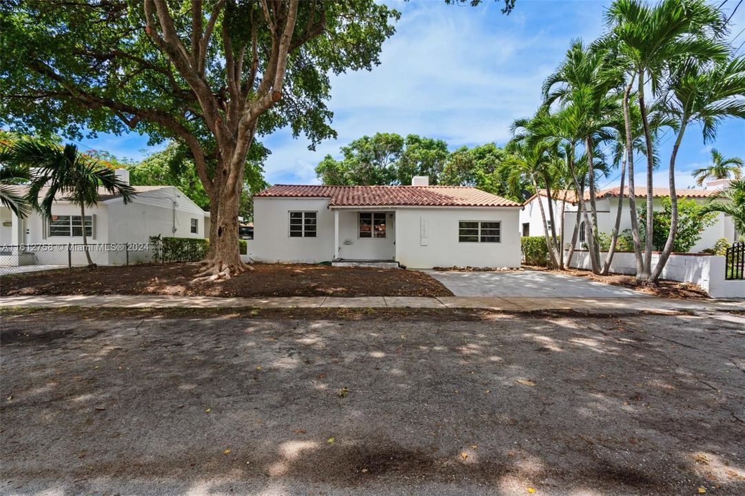 En Venta: $878,987 (3 camas, 2 baños, 1167 Pies cuadrados)