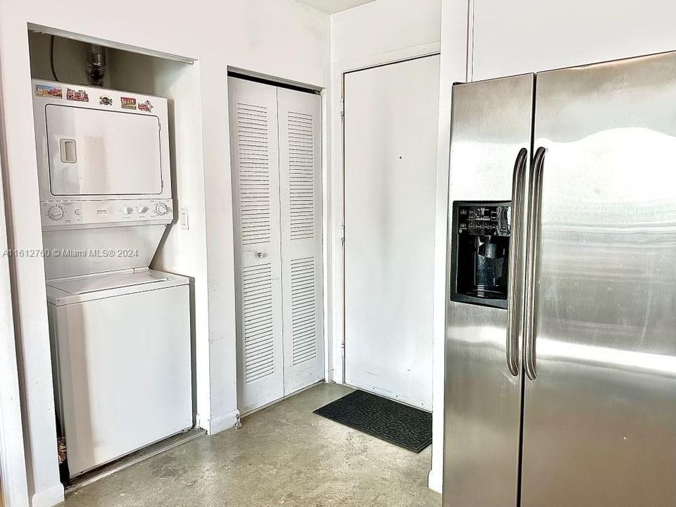 For Rent: $2,950 (1 beds, 1 baths, 651 Square Feet)