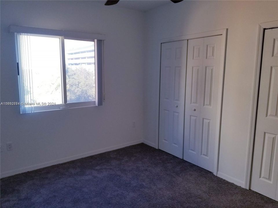 For Sale: $317,000 (1 beds, 1 baths, 626 Square Feet)