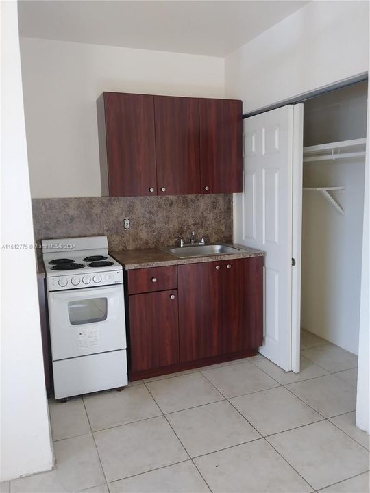 For Rent: $1,200 (0 beds, 1 baths, 250 Square Feet)