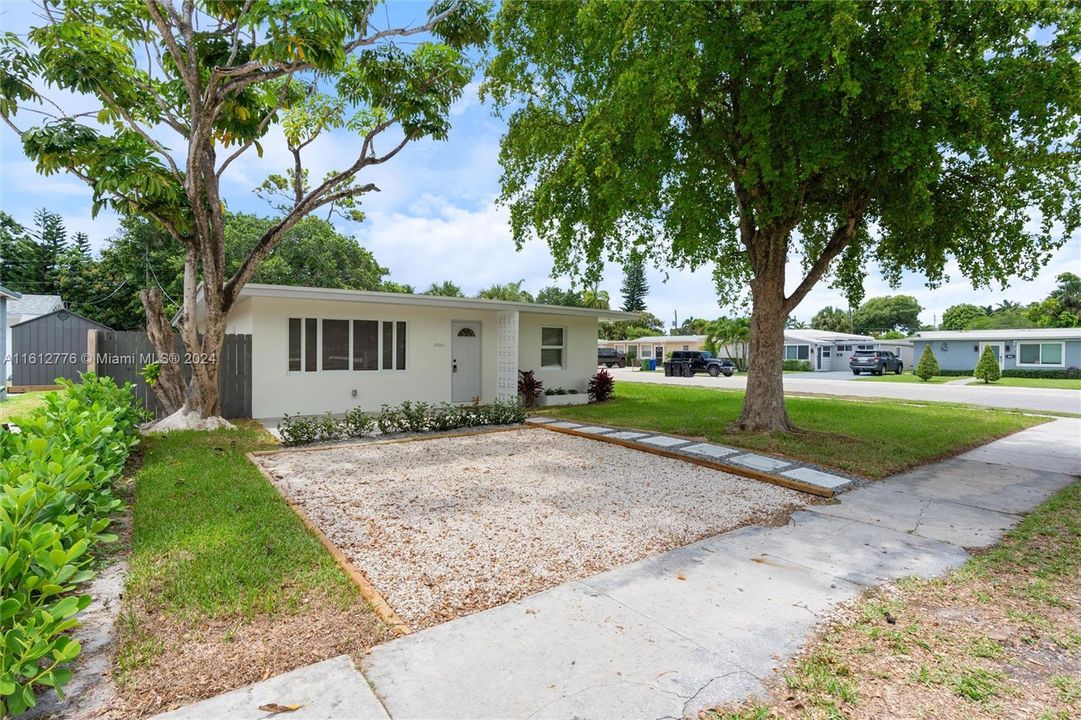 For Sale: $605,000 (3 beds, 2 baths, 1282 Square Feet)