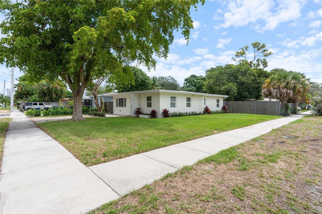 For Sale: $605,000 (3 beds, 2 baths, 1282 Square Feet)