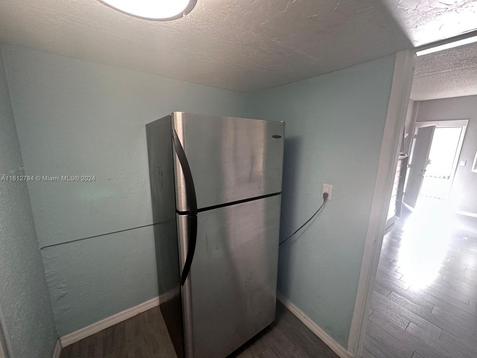 For Rent: $1,400 (0 beds, 1 baths, 320 Square Feet)