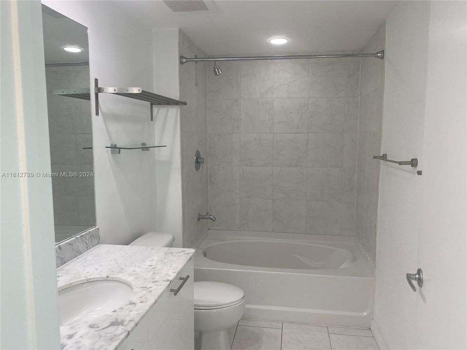 For Rent: $2,850 (1 beds, 1 baths, 692 Square Feet)