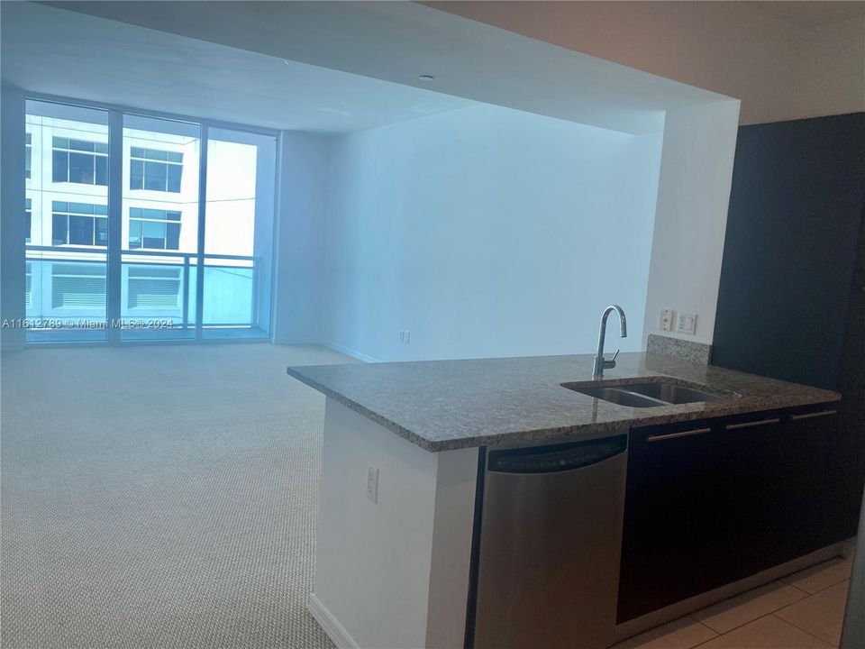 For Rent: $2,850 (1 beds, 1 baths, 692 Square Feet)