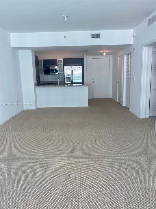 For Rent: $2,850 (1 beds, 1 baths, 692 Square Feet)