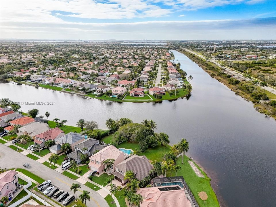 Active With Contract: $725,000 (3 beds, 2 baths, 2463 Square Feet)