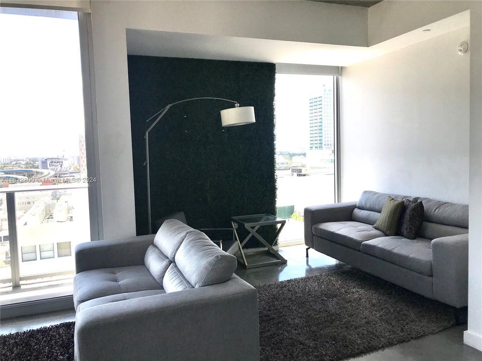 For Sale: $475,000 (1 beds, 2 baths, 791 Square Feet)