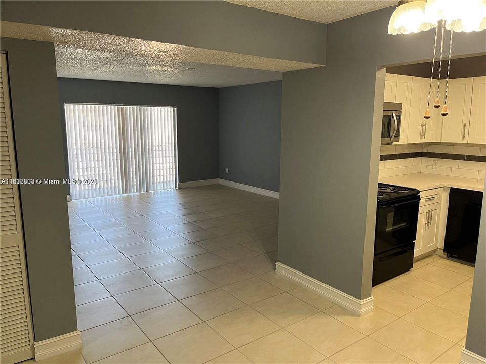 For Rent: $2,100 (2 beds, 2 baths, 1220 Square Feet)