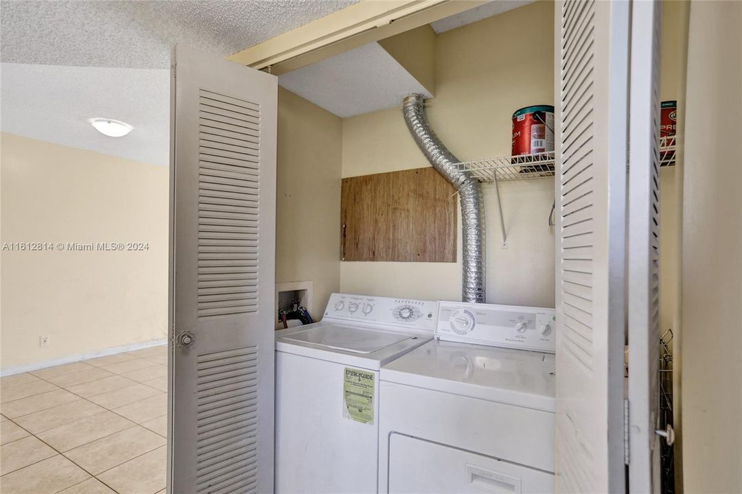 For Rent: $1,950 (2 beds, 2 baths, 832 Square Feet)