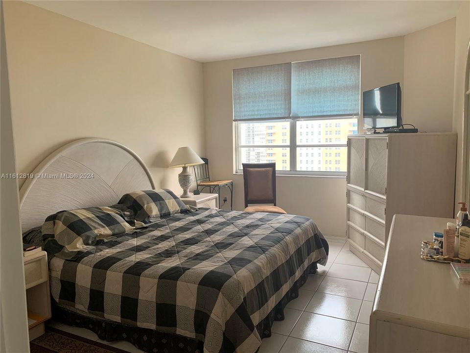 For Rent: $3,500 (1 beds, 1 baths, 870 Square Feet)