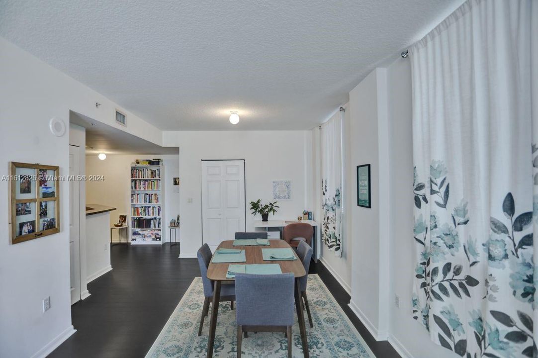 Recently Sold: $360,000 (1 beds, 1 baths, 731 Square Feet)