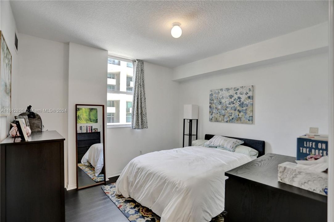 Recently Sold: $360,000 (1 beds, 1 baths, 731 Square Feet)