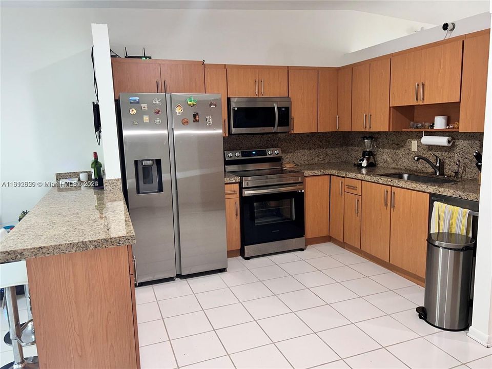 For Rent: $2,650 (2 beds, 2 baths, 1225 Square Feet)