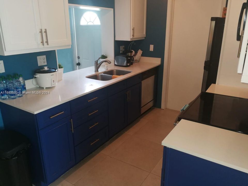 En Venta: $402,300 (2 camas, 1 baños, 981 Pies cuadrados)