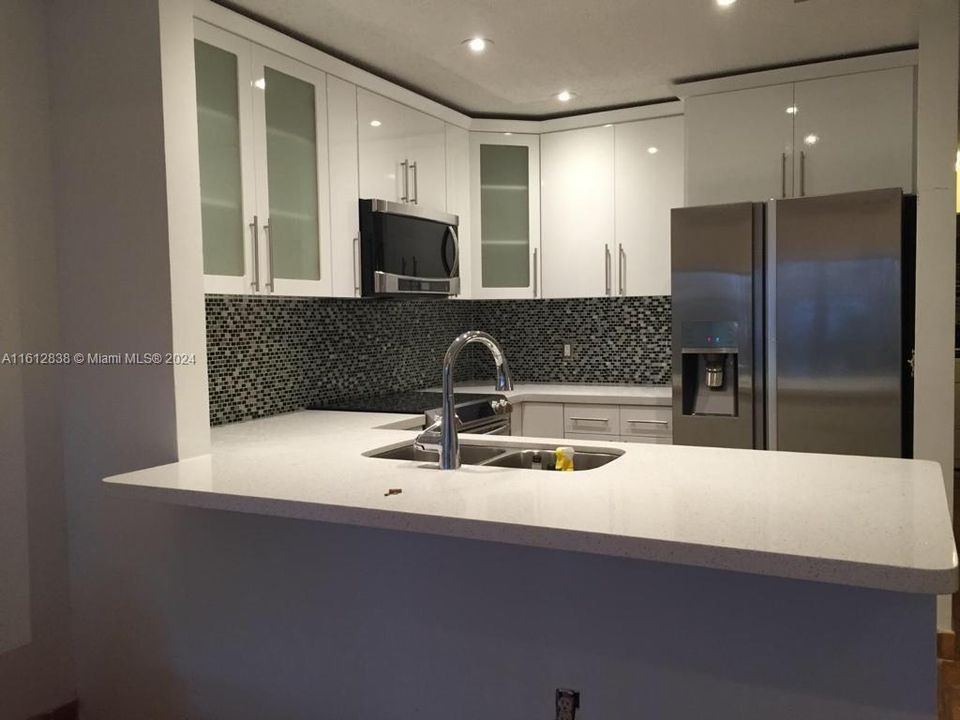 For Rent: $3,300 (2 beds, 2 baths, 1272 Square Feet)