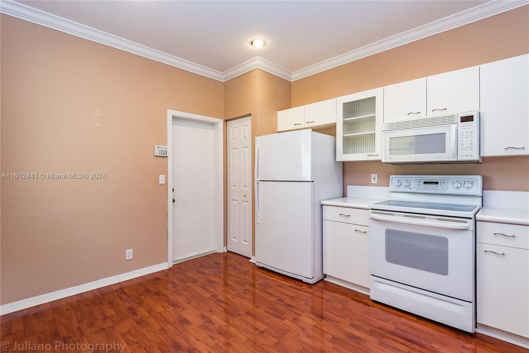 For Rent: $2,950 (2 beds, 2 baths, 1155 Square Feet)