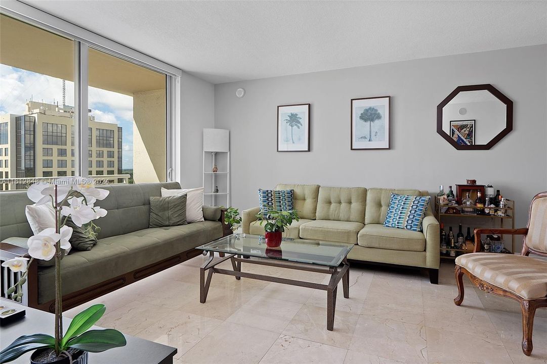 For Sale: $389,000 (1 beds, 1 baths, 797 Square Feet)